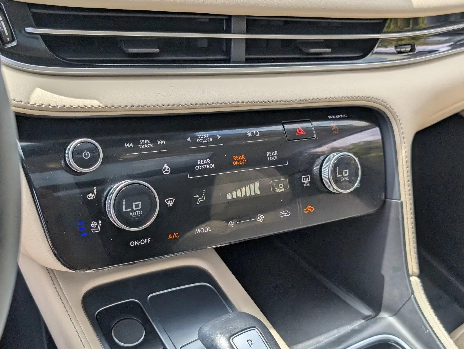 2023 INFINITI QX60 LUXE photo 28